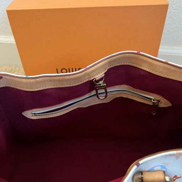 LV Aurelia bag bundle with heart bag charm and clover necklace. Box not included - Picture 3 of 8